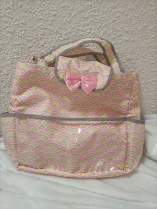 Muñeca Arias con bolso cambiador.