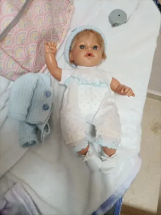 Muñeca Arias con bolso cambiador.