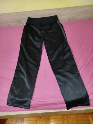 Pantalón de chándal negro y gris