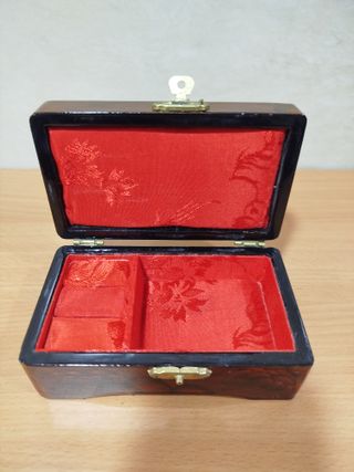 Joyero vintage con forro rojo