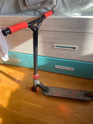 Patinete freestyle negro y rojo