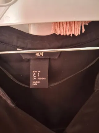 Blusa H&M Raso Negra Talla M