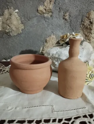 Piccolo vaso in terracotta e vaso