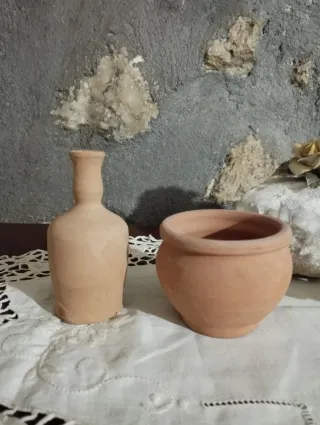 Piccolo vaso in terracotta e vaso