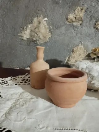 Piccolo vaso in terracotta e vaso