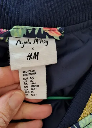 Chaqueta floral H&M byAngela McKay. Talla 170cm.