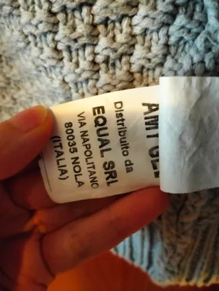 Cardigan grigio lavorato a maglia