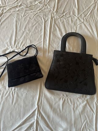 Bolso negro terciopelo y otro de tela