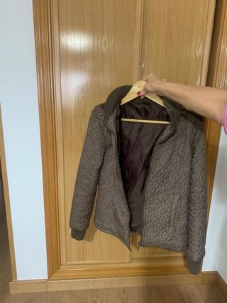 Cazadora acolchada marrón