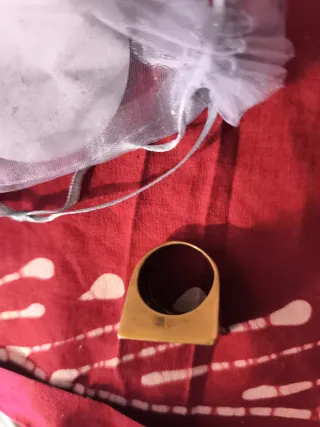 Anillo Om Vintage Dorado y Negro