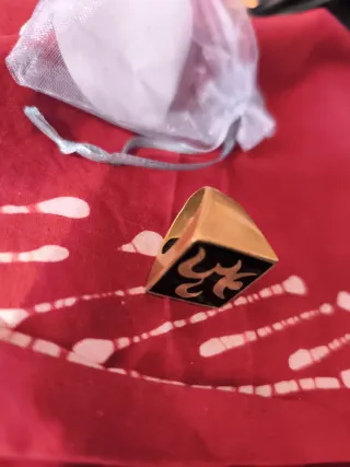 Anillo Om Vintage Dorado y Negro