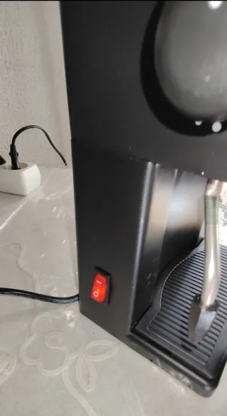 Cafetera Goteo Pequeña. Muy poco peso. Buen café