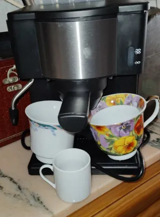 Cafetera Goteo Pequeña. Muy poco peso. Buen café