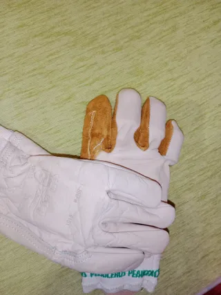 Guantes de poda para zurdos