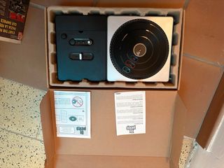 Kit DJ Hero per Wii con giradischi + Gioco