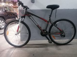 Bicicleta Orbea MTB Negra y rockrider