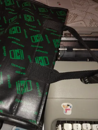 Máquina de escribir Olivetti NOM 354-1