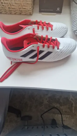 Botas de Fútbol Adidas Predator Blancas y Rojas
