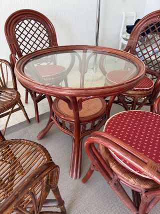 Conjunto mesa y sillas de ratán