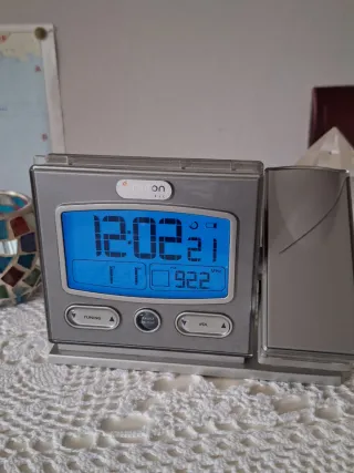 Radio Reloj Proyector Oregon Scientific