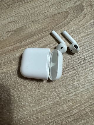 Airpods 1ª Gen Blancos + Funda Amarilla