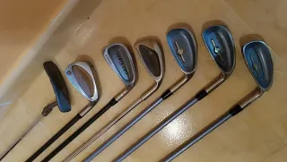 Palos, bolsas, carro y bolas golf