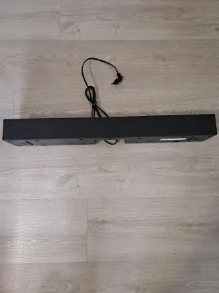 Barra de sonido negra modelo HW-C 400