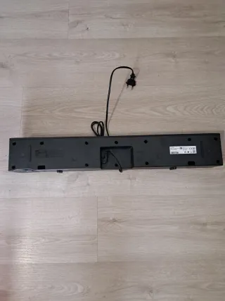 Barra de sonido negra modelo HW-C 400