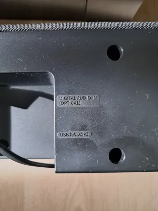 Barra de sonido negra modelo HW-C 400