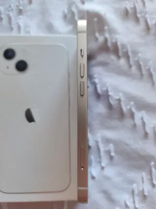 iPhone 13 Blanco 128GB Con Caja Cargador y Cascos