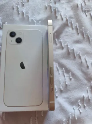 iPhone 13 Blanco 128GB Con Caja Cargador y Cascos