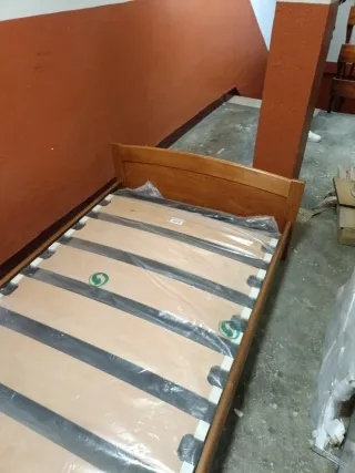 Cama individual de madera