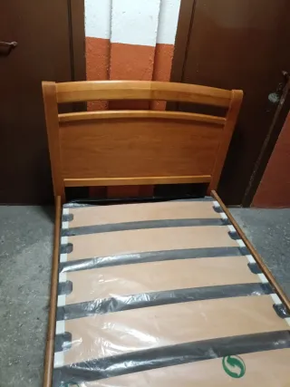 Cama individual de madera