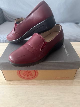Zapatos de confort rojos