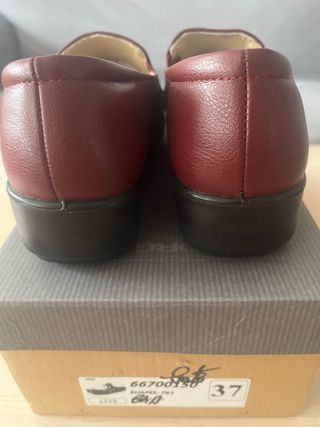 Zapatos de confort rojos