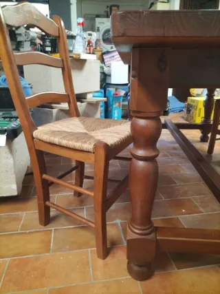 Mesa de comedor de madera con 8 sillas