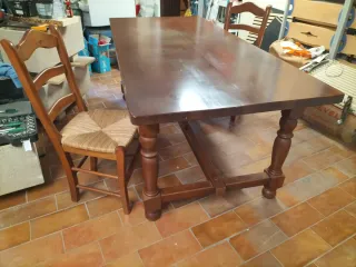 Mesa de comedor de madera con 8 sillas