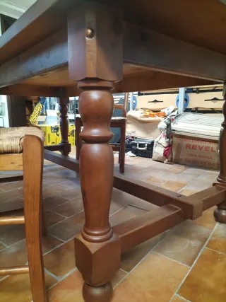 Mesa de comedor de madera con 8 sillas