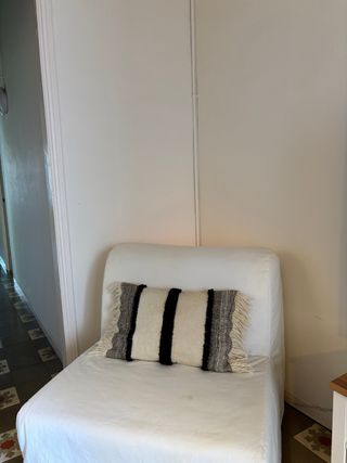 Sofá Cama con cojín y manta