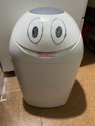 Contenedor para pañales y recambios