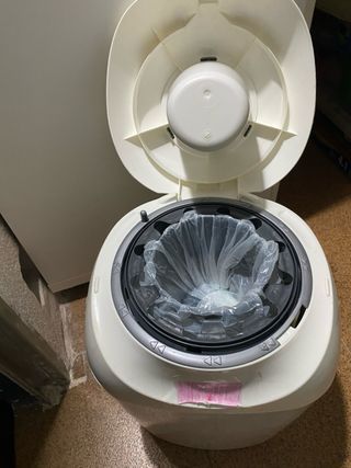 Contenedor para pañales y recambios