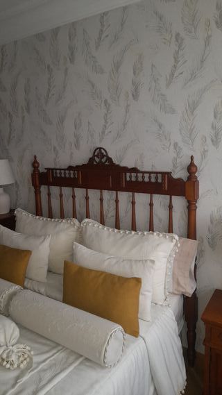 Cómoda rústica de madera y cabecero