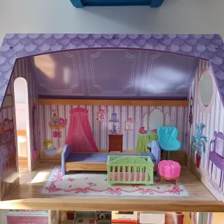 Casa de muñecas de madera