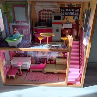 Casa de muñecas de madera