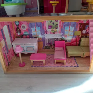 Casa de muñecas de madera