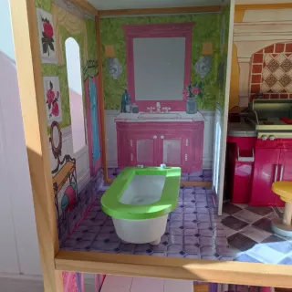 Casa de muñecas de madera