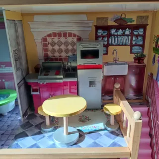 Casa de muñecas de madera