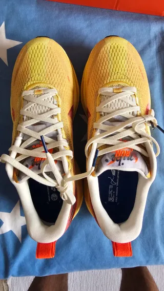 Nike Vomero 18 SE Talla 41