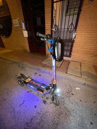 Patinete Eléctrico Red Bull