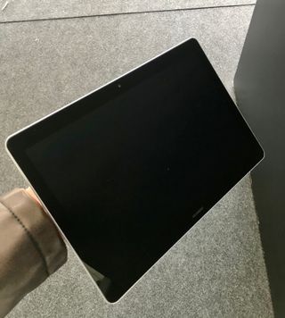 Huawei MediaPad T3 10 Gris. Incluye ranura Sim.